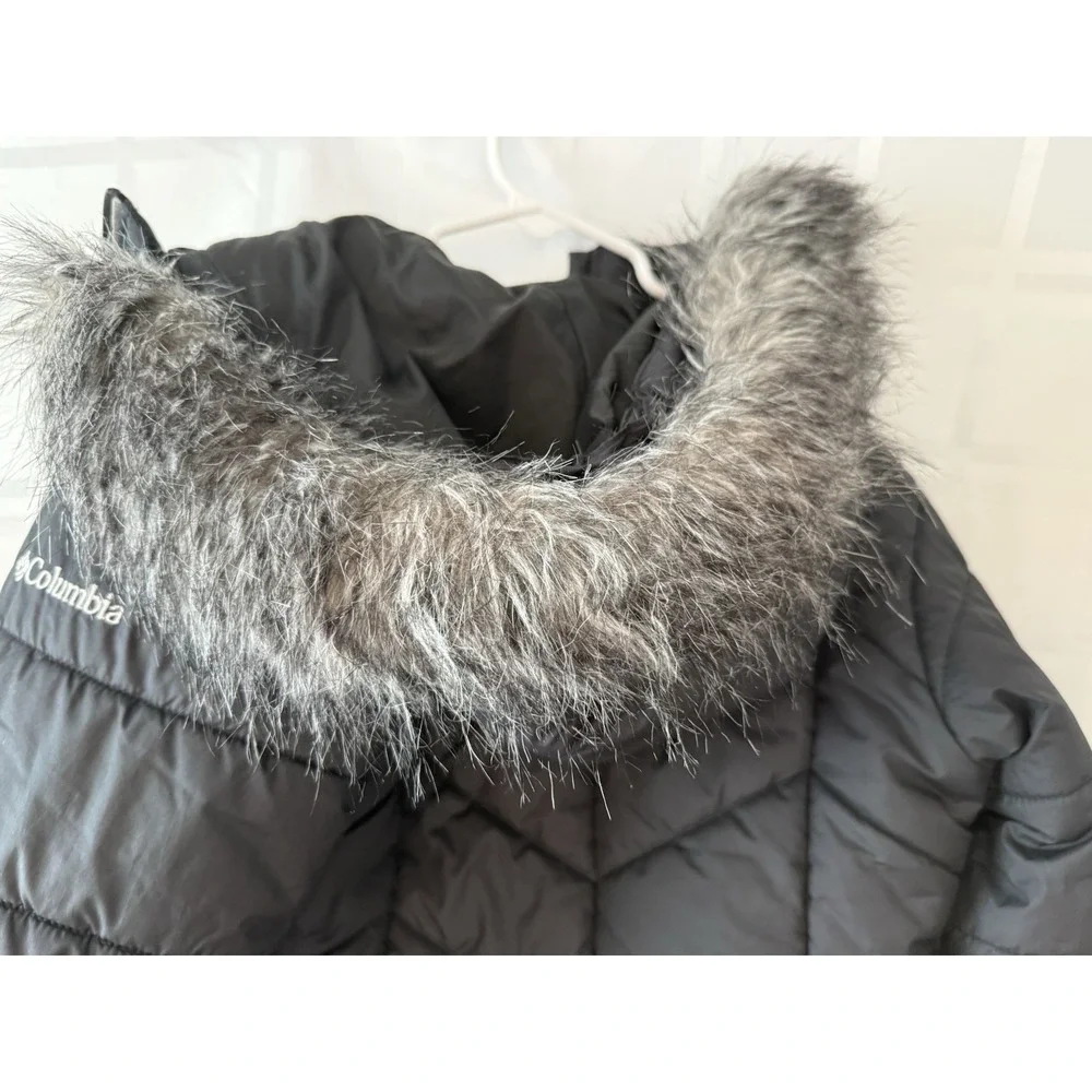 girls size small (7/8) Columbia Puffer jacket With Removable Hood With Faux Fur